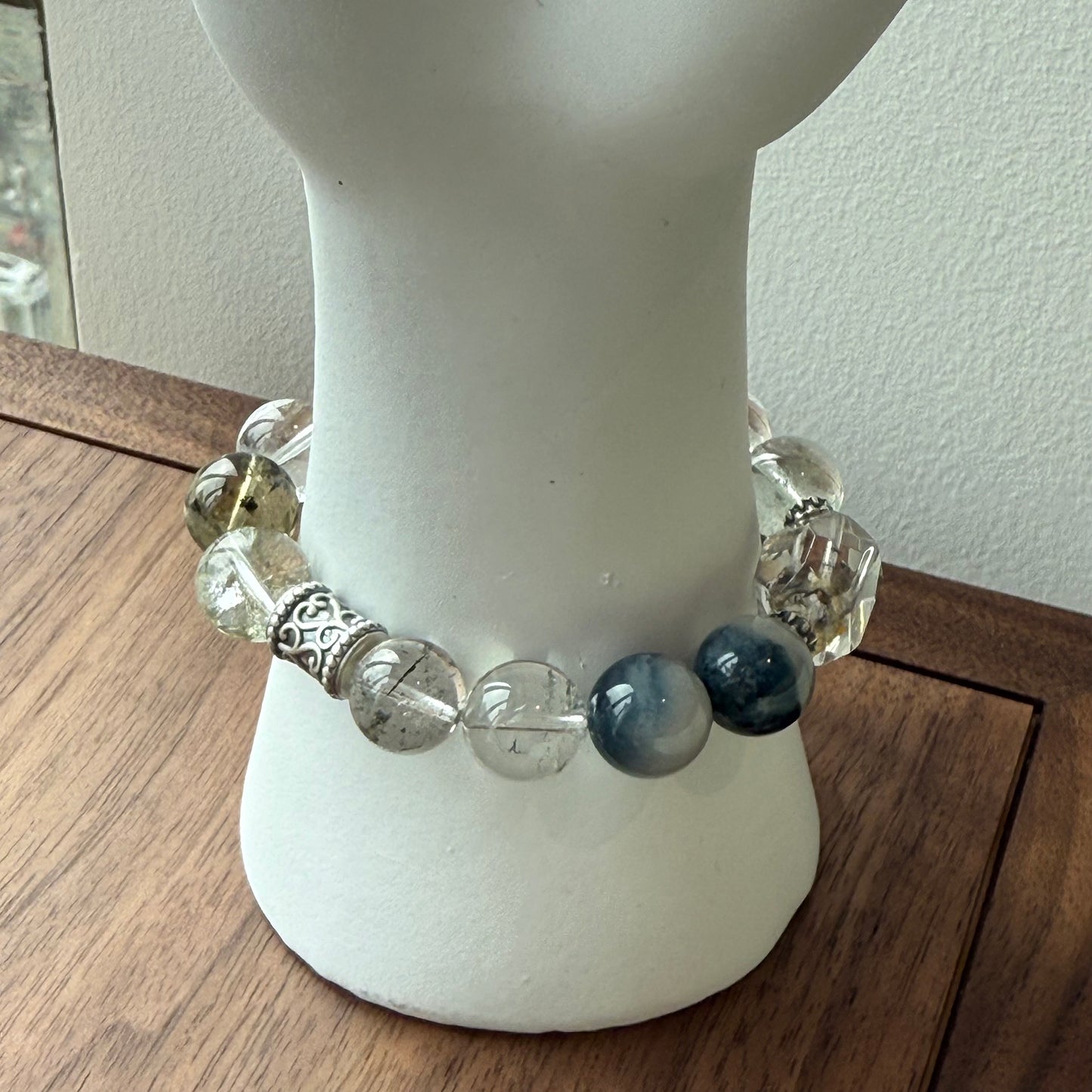 Bracelet en perles de quartz et poils de lapin bleus de la forêt enchantée