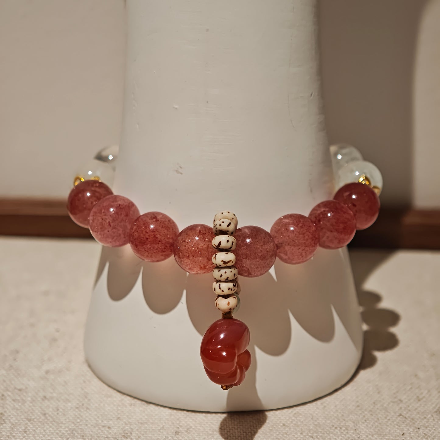 Handmade Bracelet with Cat‘s Paw Loop, Strawberry Quartz and White Phantom Quartz