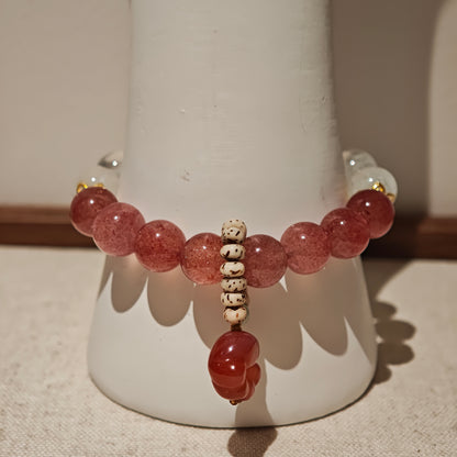 Handmade Bracelet with Cat‘s Paw Loop, Strawberry Quartz and White Phantom Quartz