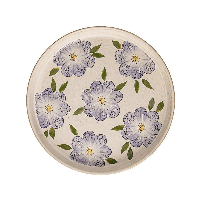 This is an 8-inch ceramic plate with straight-edged round shape. In the surface of the plate, there are sesame glaze and vintage clematis patterns.
