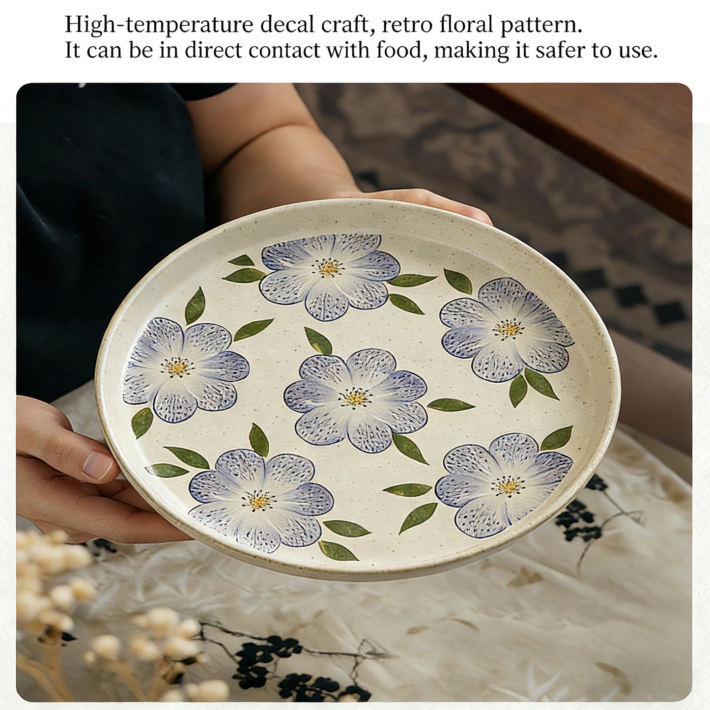 This is an 8-inch ceramic plate with straight-edged round shape. In the surface of the plate, there are sesame glaze and vintage clematis patterns.