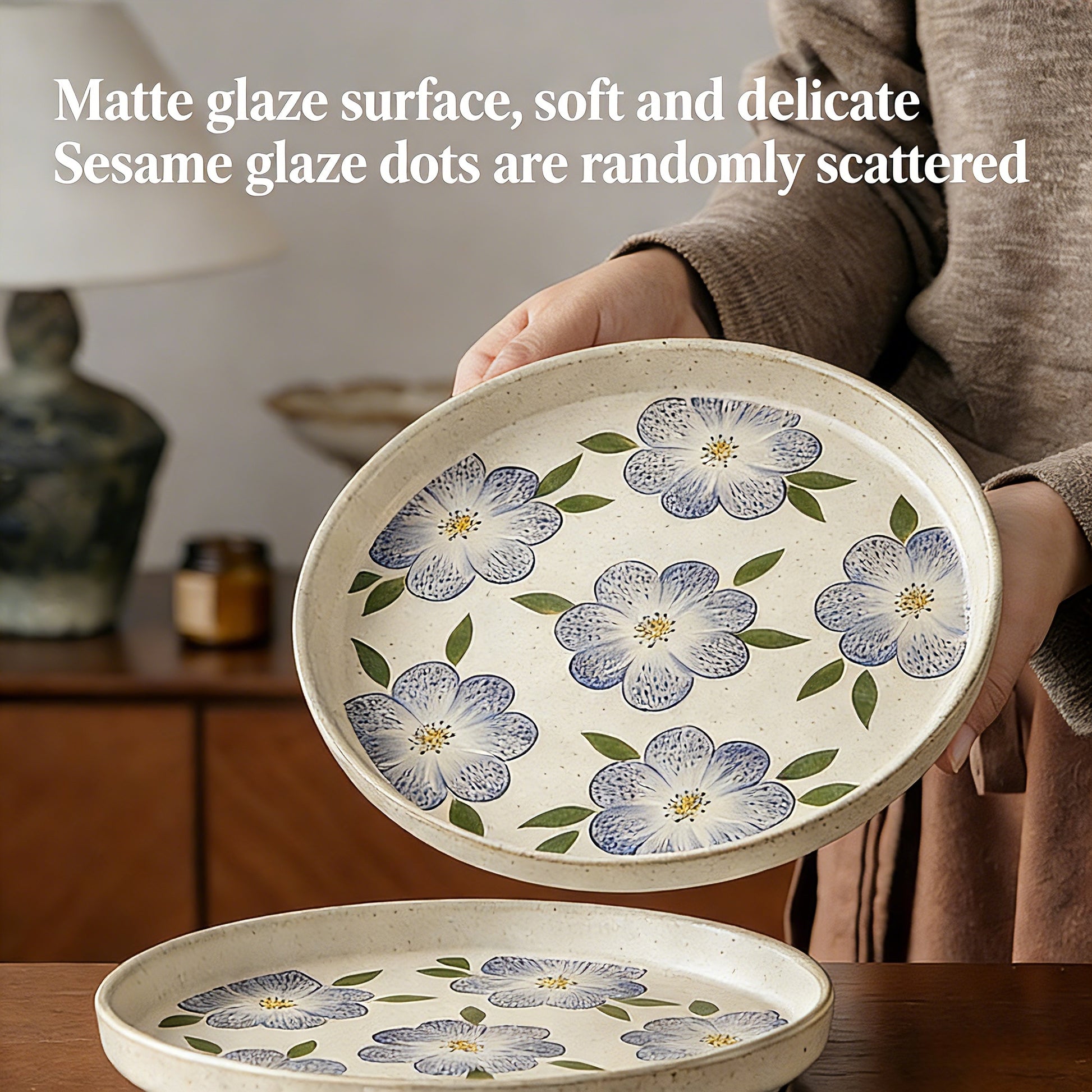 This is an 8-inch ceramic plate with straight-edged round shape. In the surface of the plate, there are sesame glaze and vintage clematis patterns.