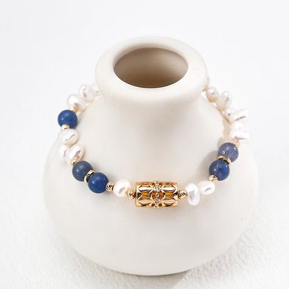 This is a bracelet crafted with S925 silver, blue aventurine, zircon, and pearls. It blends French and Chinese aesthetics and will bring elegance and good fortune.