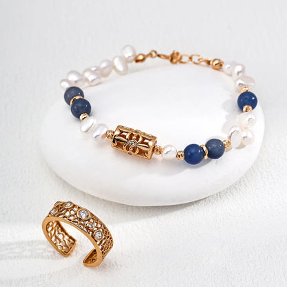 This is a bracelet crafted with S925 silver, blue aventurine, zircon, and pearls. It blends French and Chinese aesthetics and will bring elegance and good fortune.
