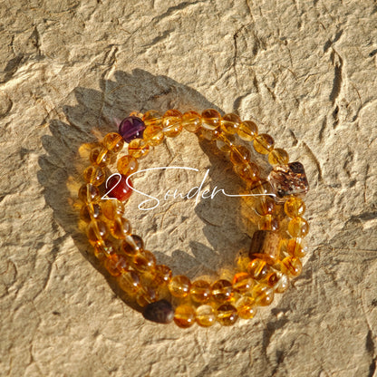This is a layered bracelet consists of citrine beads, amethyst and aloeswood beads.