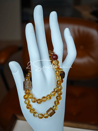 This is a layered bracelet consists of citrine beads, amethyst and aloeswood beads.