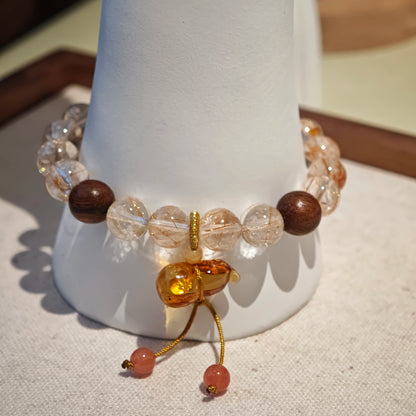 Threads of copper light entwine with fragrant earth, then ripen into a flower-shaped calabash that guards the wearer’s wealth.