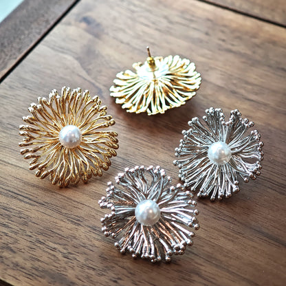 These earrings perfectly blend delicate flowers with lustrous pearls, exuding timeless romance and adding an elegant touch to any outfit.