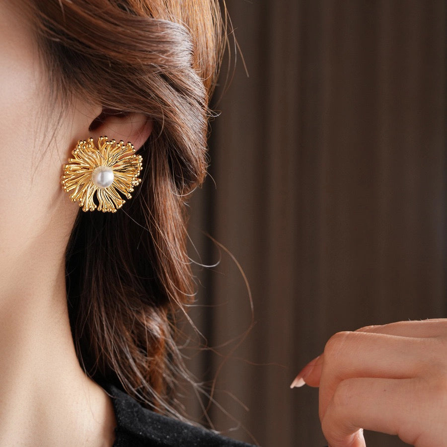 These earrings perfectly blend delicate flowers with lustrous pearls, exuding timeless romance and adding an elegant touch to any outfit.