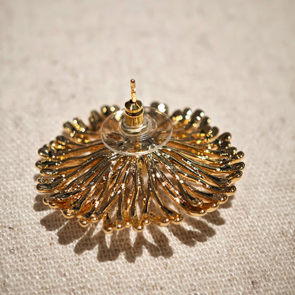 These earrings perfectly blend delicate flowers with lustrous pearls, exuding timeless romance and adding an elegant touch to any outfit.