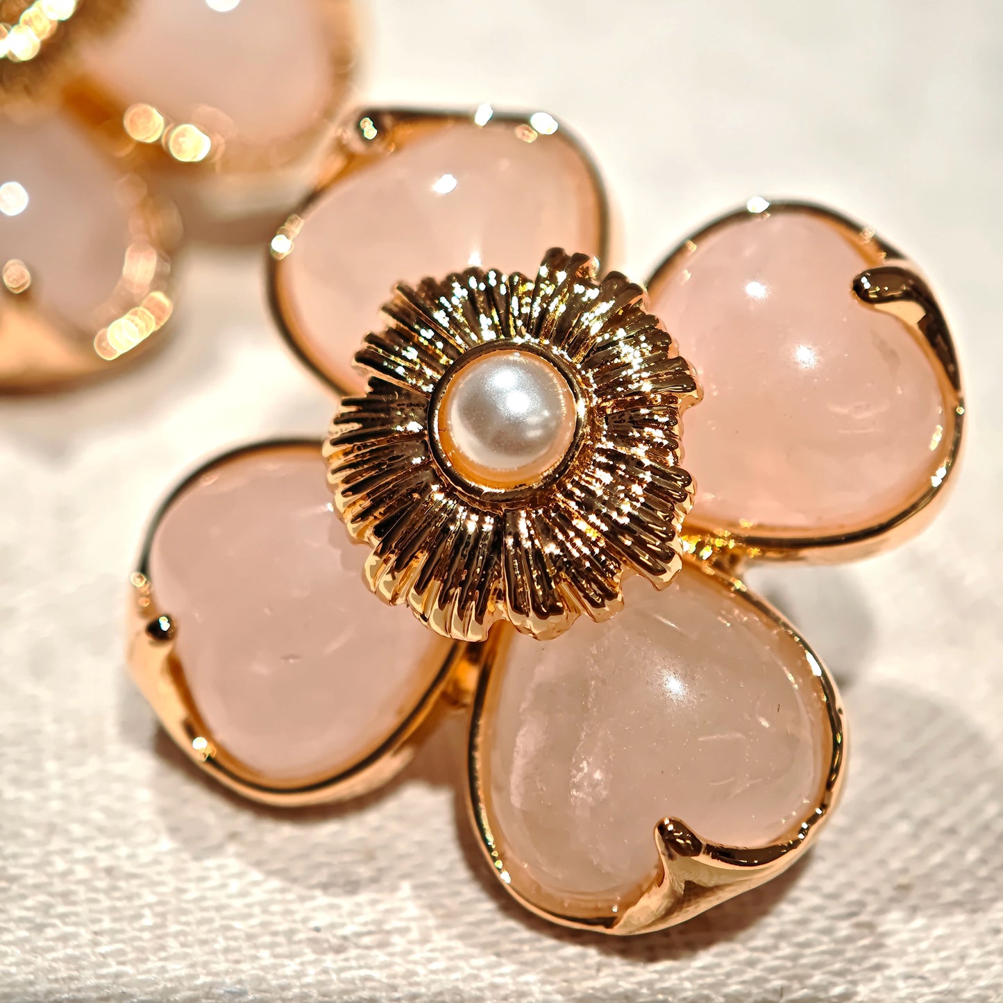 This is a pair of pink earrings made of recycled copper and ethically sourced natural stones. The size of each piece of earring is 3.7x3.7cm.