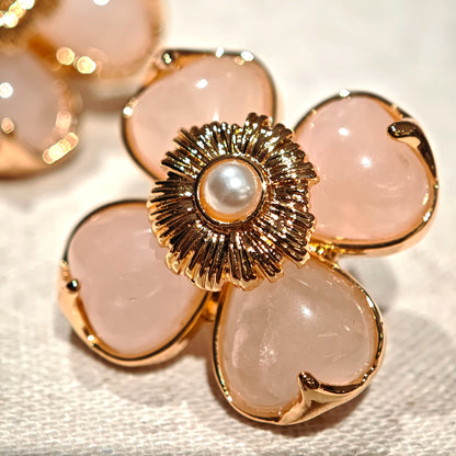 This is a pair of pink earrings made of recycled copper and ethically sourced natural stones. The size of each piece of earring is 3.7x3.7cm.