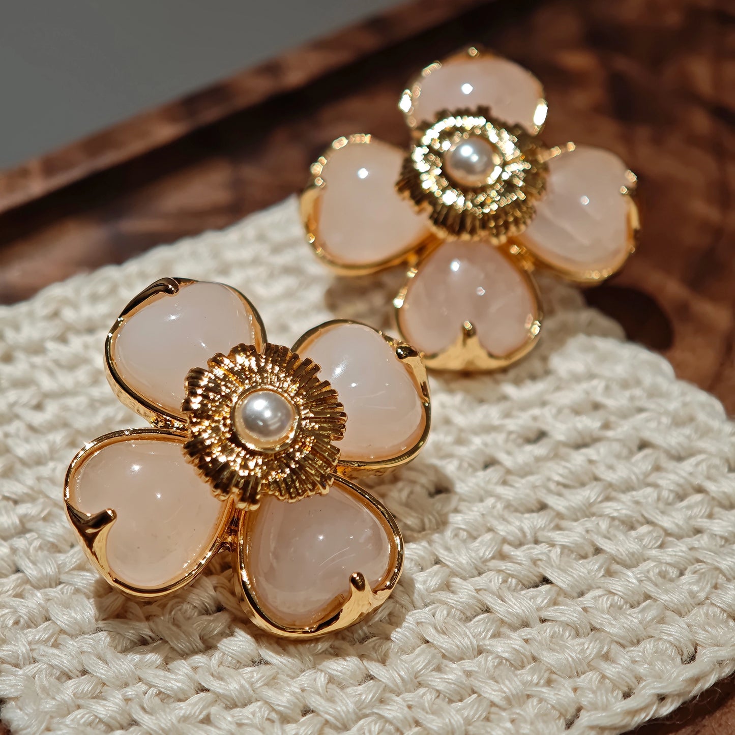 This is a pair of pink earrings made of recycled copper and ethically sourced natural stones. The size of each piece of earring is 3.7x3.7cm.