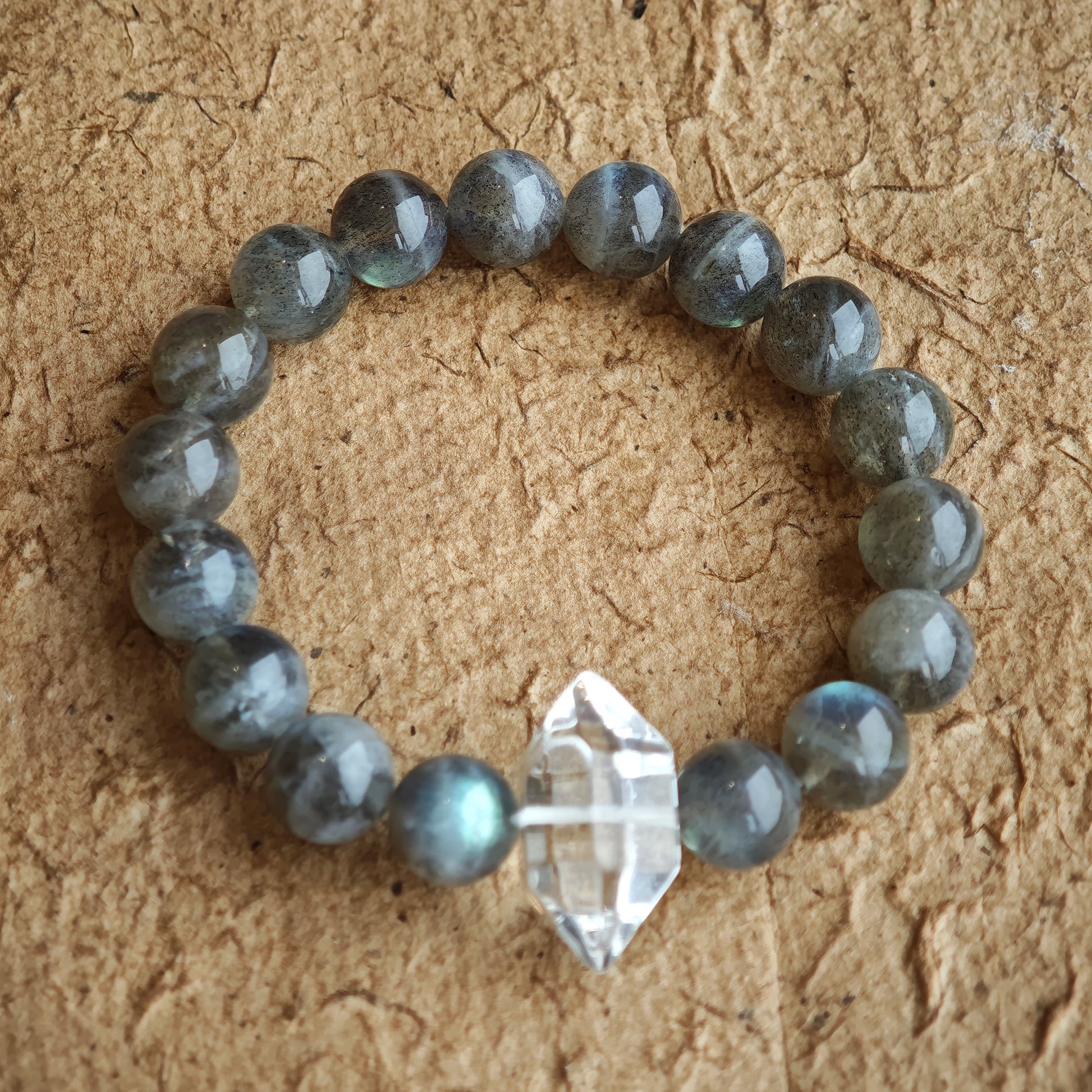 This grey moonstone bracelet consists of 17 grey moonstone and 1 clear quartz. It's mystery and elegant.