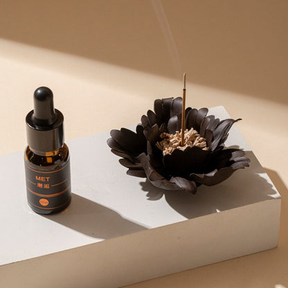 This is a ceramic flower incense stick holder with a lifelike flower. Each ceramic flower is individually hand-shaped using traditional ceramic craftsmanship. The ceramic flower is with diameter of 8cm and height of 4.3cm.