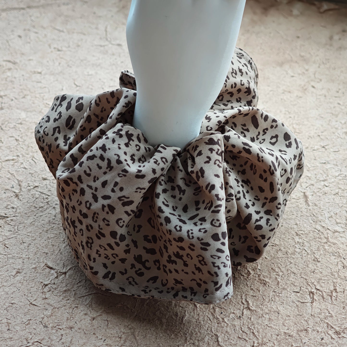 A leopard print scrunchy set with 6pcs of scrunchies, with different sizes and colors.