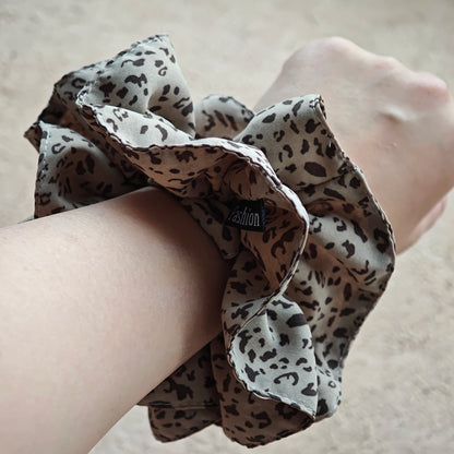 A leopard print scrunchy set with 6pcs of scrunchies, with different sizes and colors.