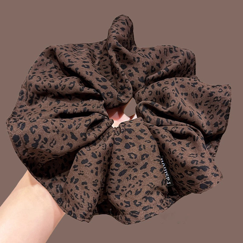 A leopard print scrunchy set with 6pcs of scrunchies, with different sizes and colors.