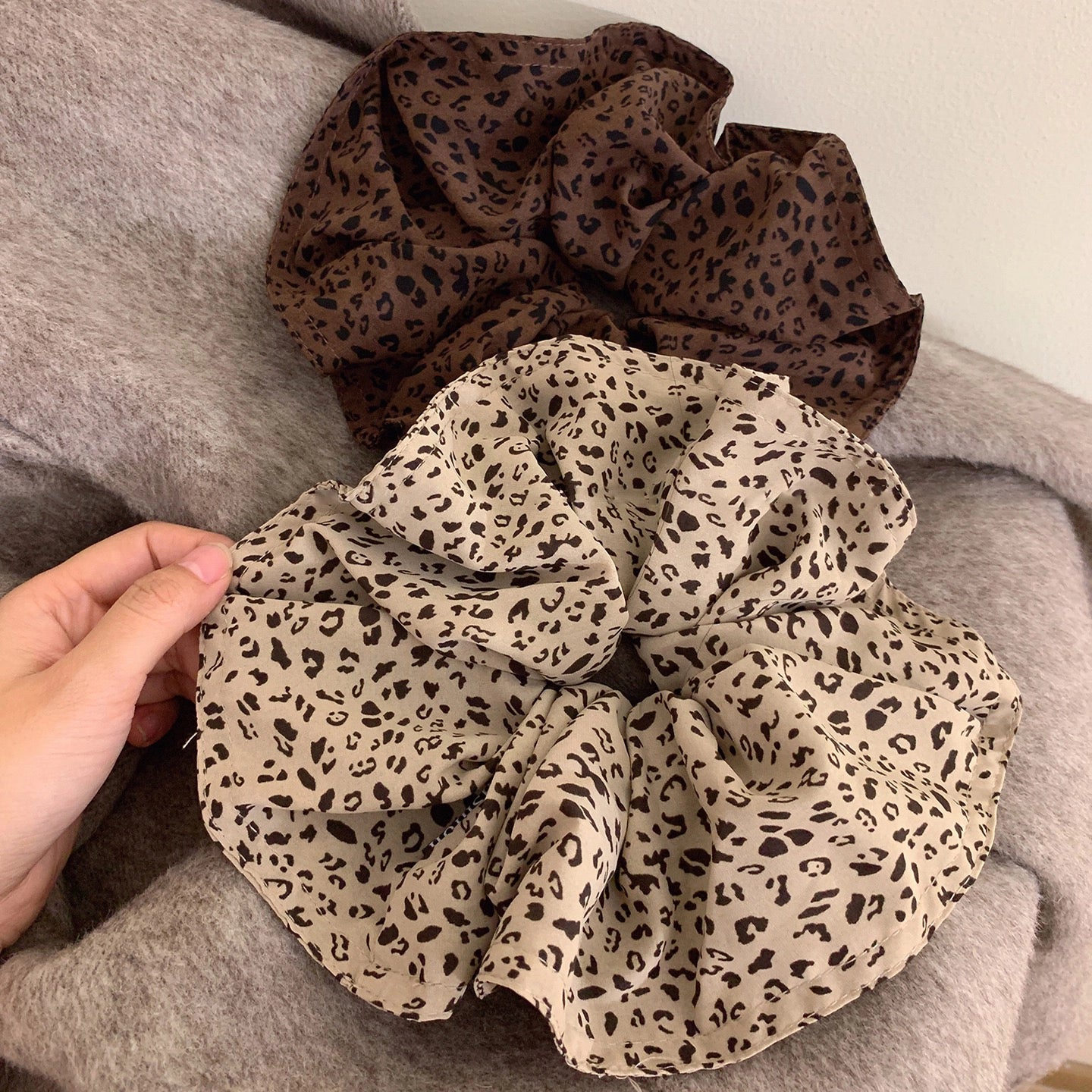A leopard print scrunchy set with 6pcs of scrunchies, with different sizes and colors.