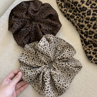 A leopard print scrunchy set with 6pcs of scrunchies, with different sizes and colors.