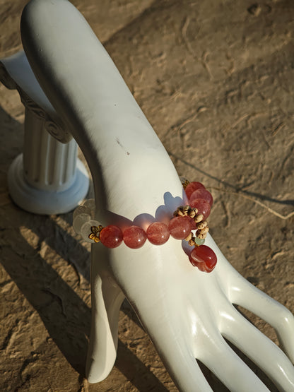 Handmade Bracelet with Cat‘s Paw Loop, Strawberry Quartz and White Phantom Quartz
