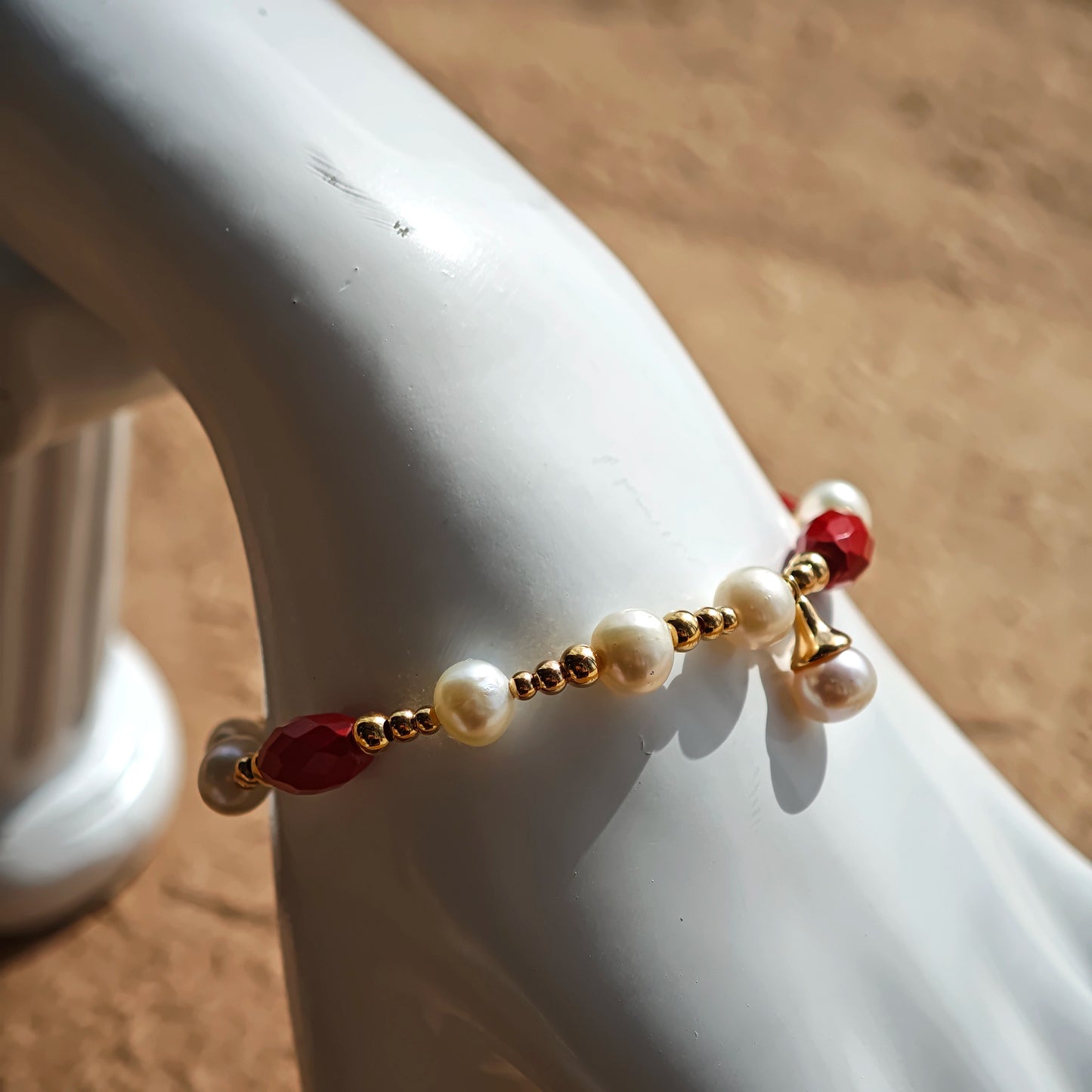 This is a bracelet consist of genuine 925 silver, luminous 5-6mm freshwater pearls, and striking cinnabar. The bracelet measures 16cm with a 3cm extender.