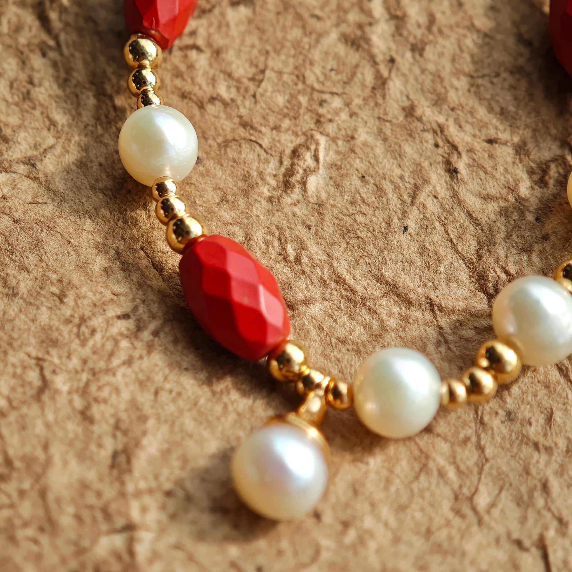 This is a bracelet consist of genuine 925 silver, luminous 5-6mm freshwater pearls, and striking cinnabar. The bracelet measures 16cm with a 3cm extender.