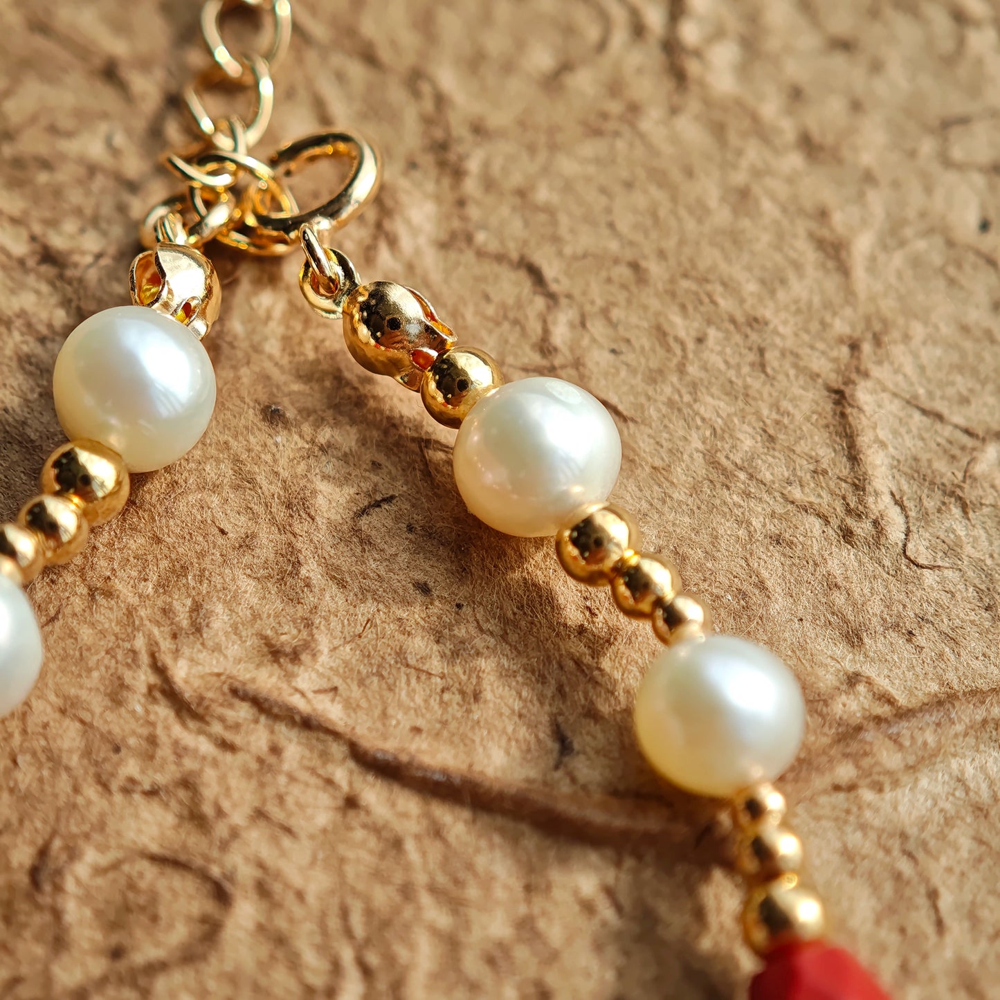 This is a bracelet consist of genuine 925 silver, luminous 5-6mm freshwater pearls, and striking cinnabar. The bracelet measures 16cm with a 3cm extender.