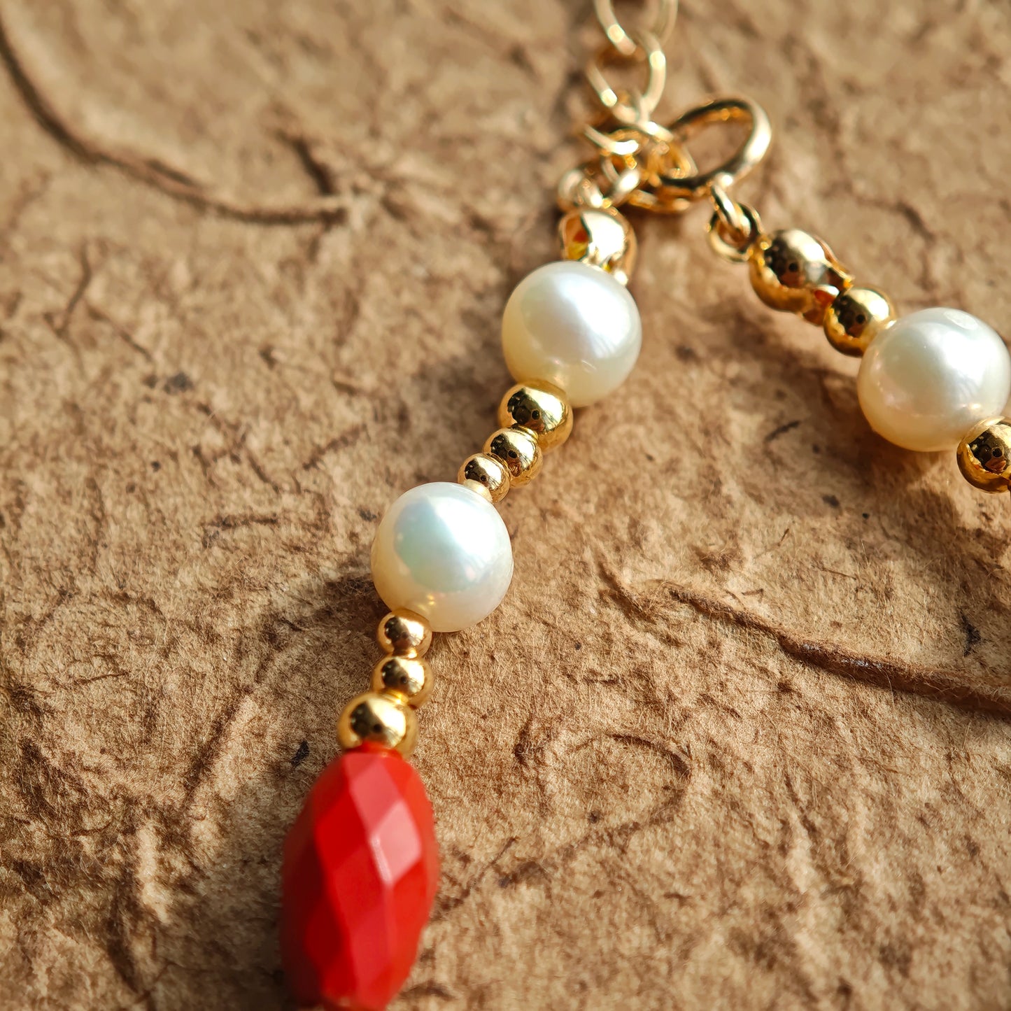 This is a bracelet consist of genuine 925 silver, luminous 5-6mm freshwater pearls, and striking cinnabar. The bracelet measures 16cm with a 3cm extender.