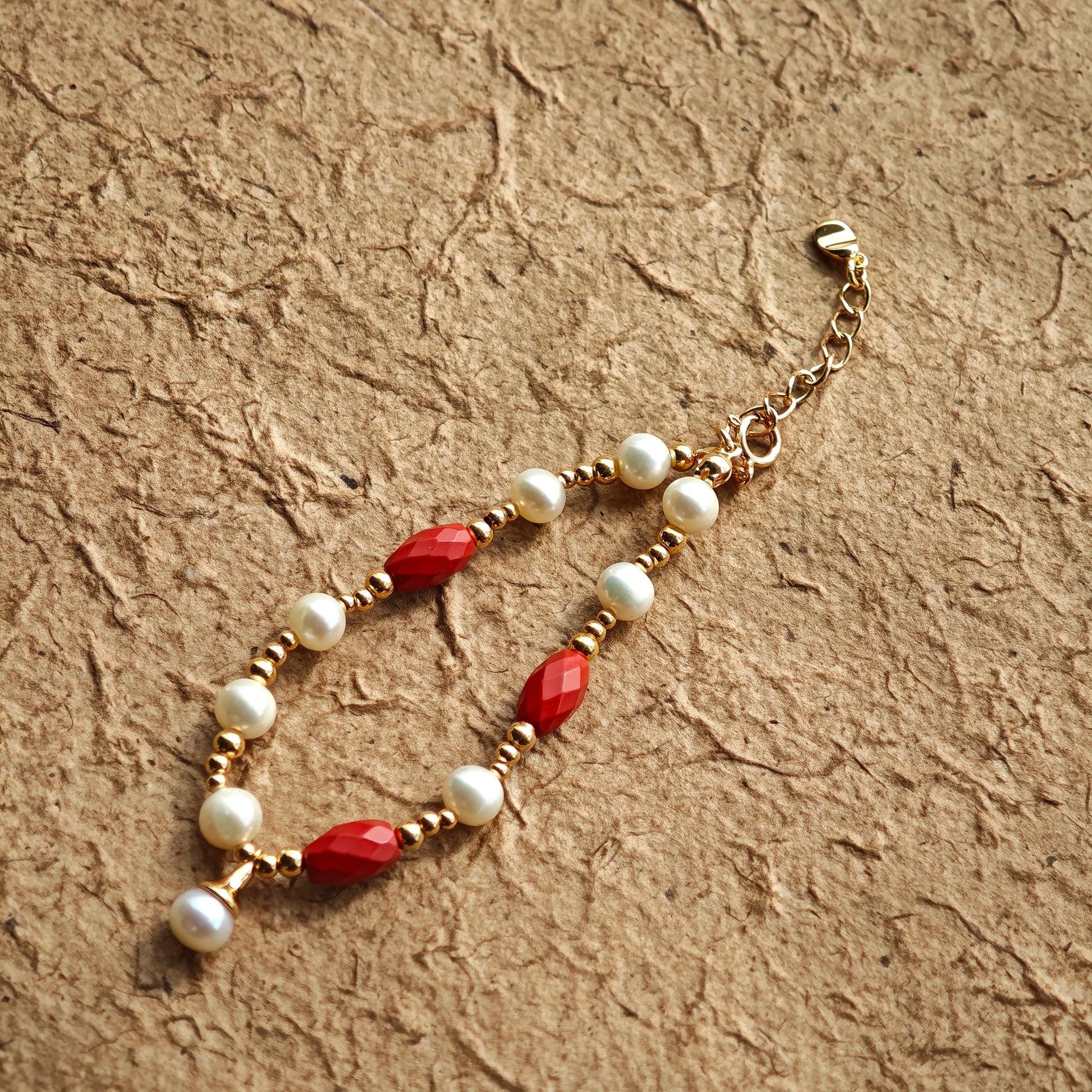 This is a bracelet consist of genuine 925 silver, luminous 5-6mm freshwater pearls, and striking cinnabar. The bracelet measures 16cm with a 3cm extender.