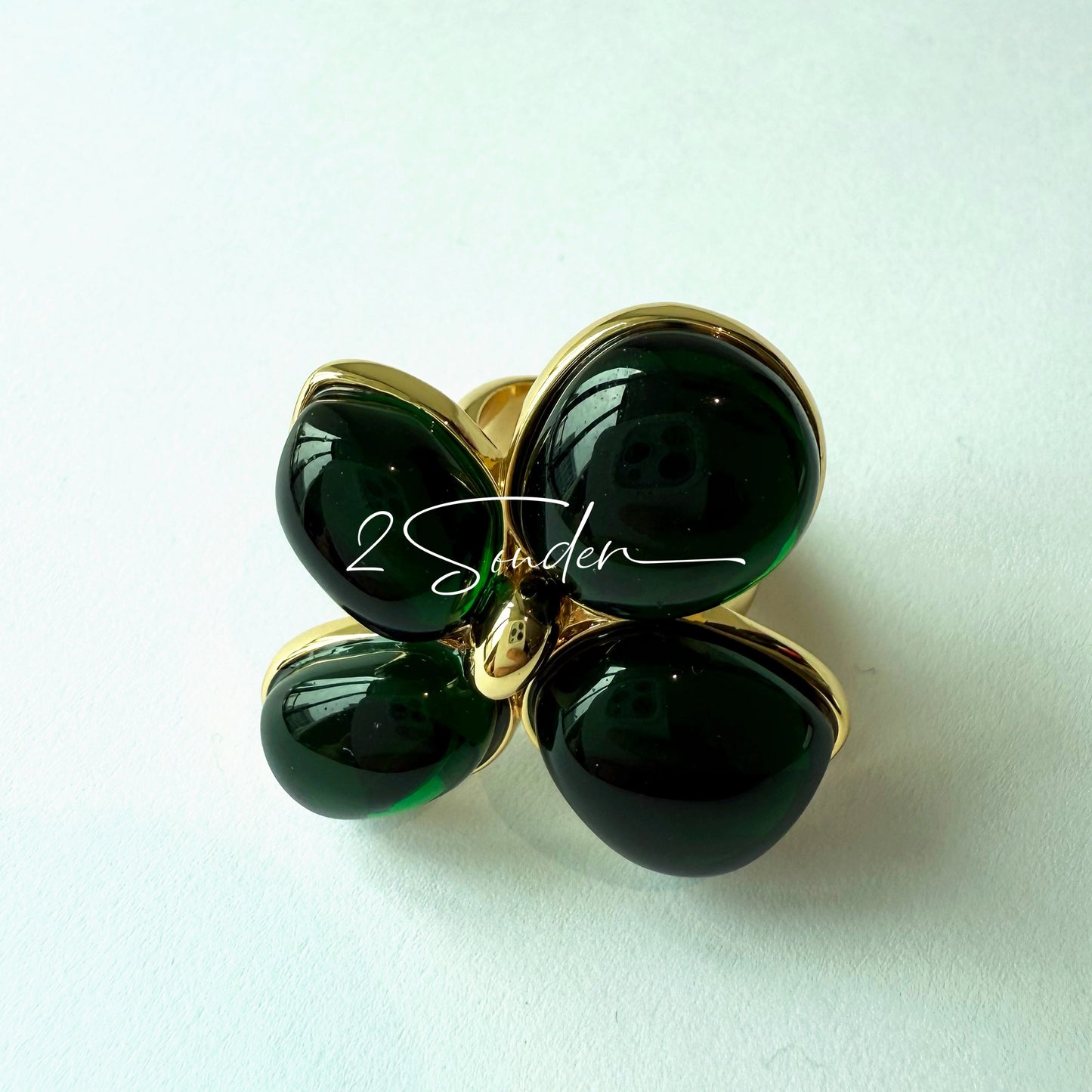 Each piece in this ring and earring set is meticulously crafted from natural mother-of-pearl, showcasing its naturally radiant luster. The large floral design is the main feature of the ring, with rich, vintage-inspired colors and unique natural textures, making each piece one-of-a-kind.