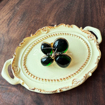 Each piece in this ring and earring set is meticulously crafted from natural mother-of-pearl, showcasing its naturally radiant luster. The large floral design is the main feature of the ring, with rich, vintage-inspired colors and unique natural textures, making each piece one-of-a-kind.