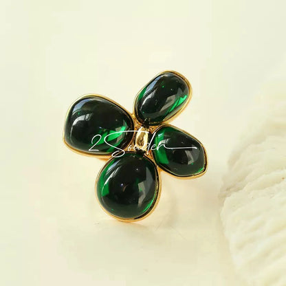 Each piece in this ring and earring set is meticulously crafted from natural mother-of-pearl, showcasing its naturally radiant luster. The large floral design is the main feature of the ring, with rich, vintage-inspired colors and unique natural textures, making each piece one-of-a-kind.