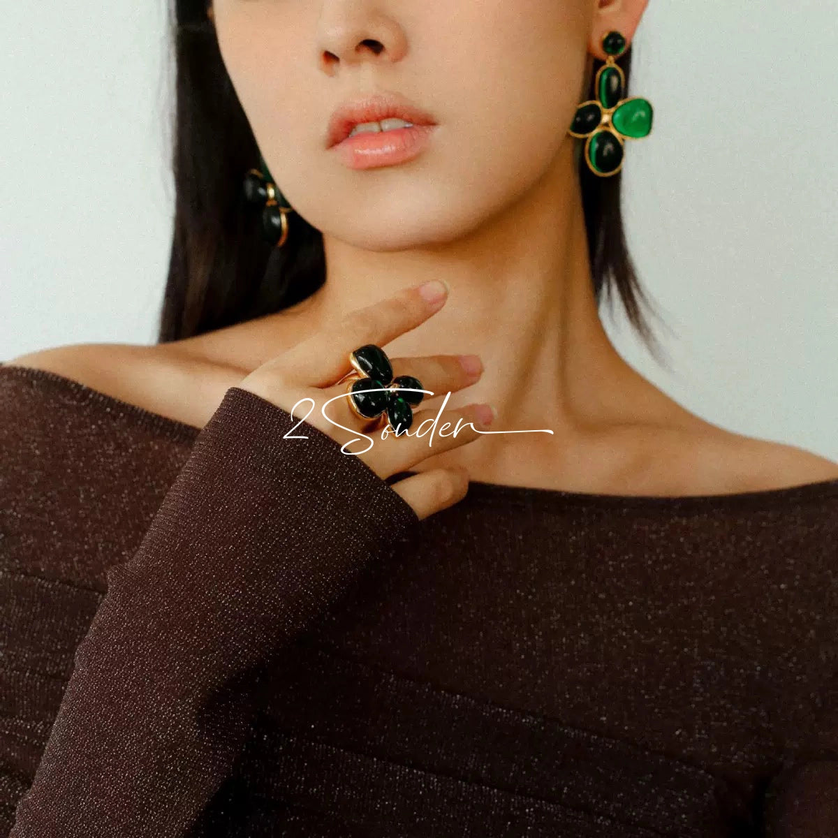 Each piece in this ring and earring set is meticulously crafted from natural mother-of-pearl, showcasing its naturally radiant luster. The large floral design is the main feature of the ring, with rich, vintage-inspired colors and unique natural textures, making each piece one-of-a-kind.