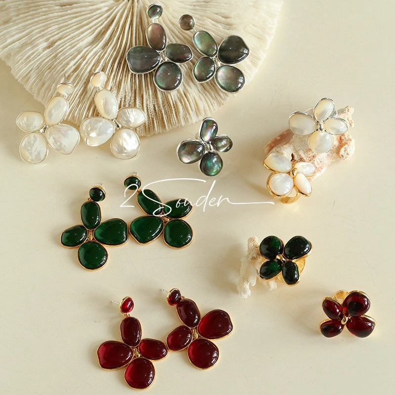 Each piece in this ring and earring set is meticulously crafted from natural mother-of-pearl, showcasing its naturally radiant luster. The large floral design is the main feature of the ring, with rich, vintage-inspired colors and unique natural textures, making each piece one-of-a-kind.