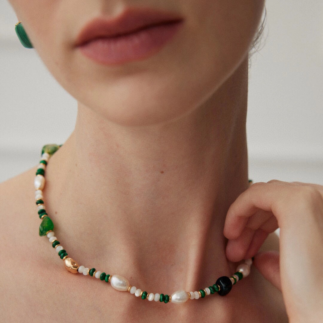 This is a necklace consist of 925 sterling silver with a vintage gold finish, featuring real pearls, malachite, and green agate. The chain is 36cm with a 7cm extender, ensuring it lays beautifully.