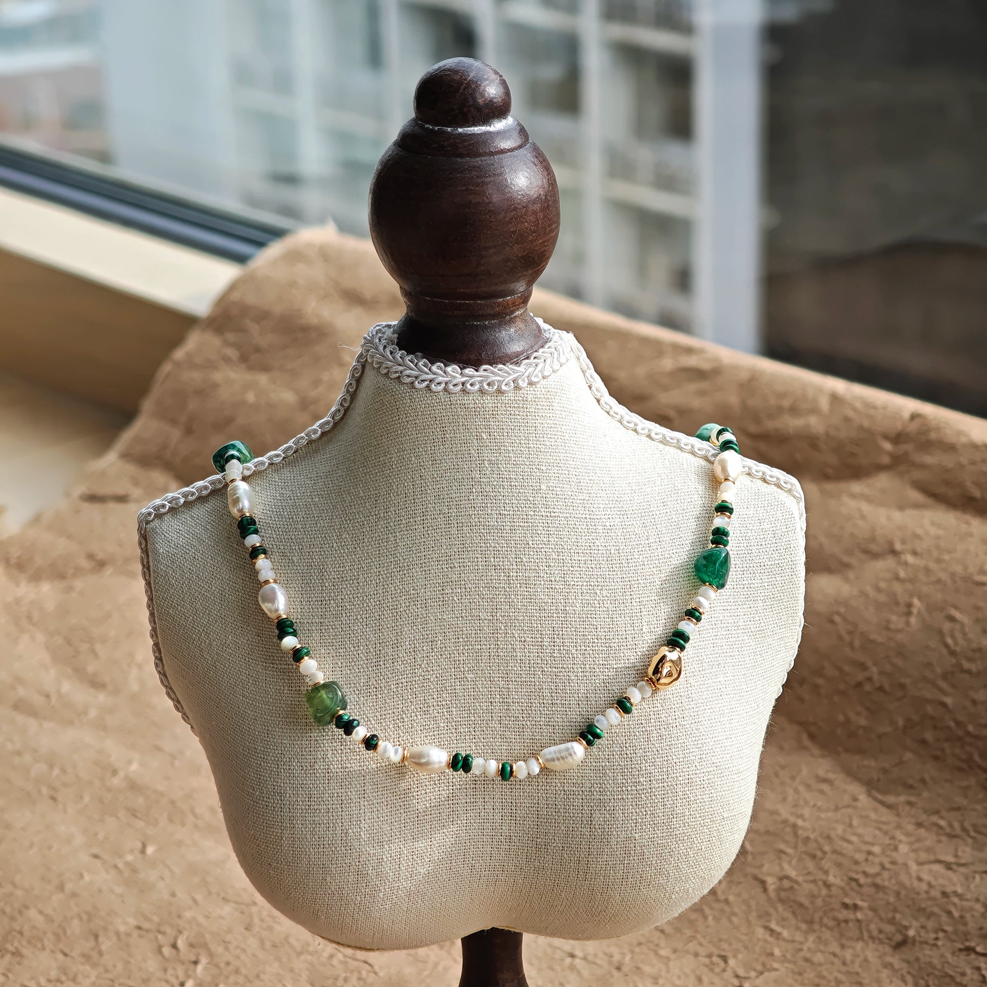 This is a necklace consist of 925 sterling silver with a vintage gold finish, featuring real pearls, malachite, and green agate. The chain is 36cm with a 7cm extender, ensuring it lays beautifully.