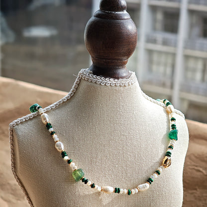 This is a necklace consist of 925 sterling silver with a vintage gold finish, featuring real pearls, malachite, and green agate. The chain is 36cm with a 7cm extender, ensuring it lays beautifully.