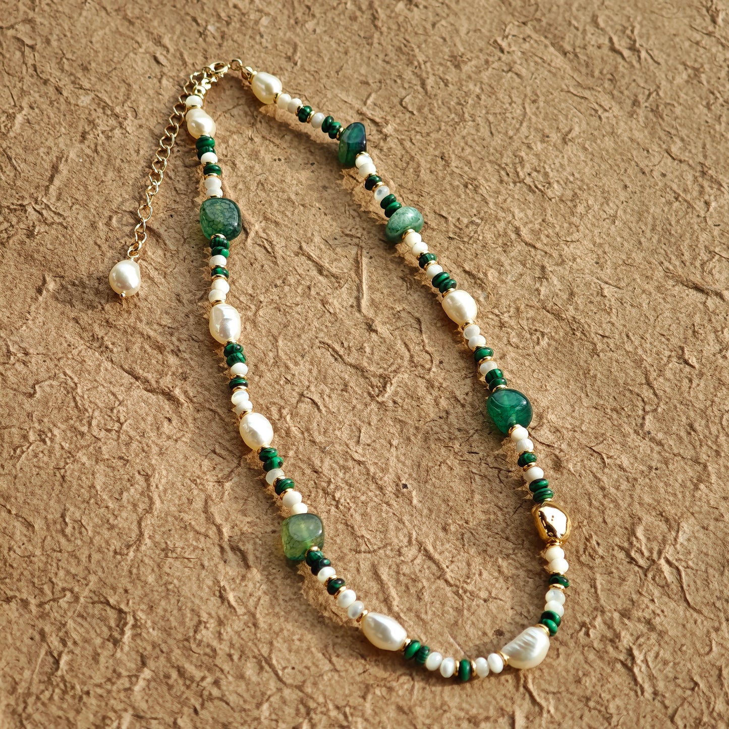 This is a necklace consist of 925 sterling silver with a vintage gold finish, featuring real pearls, malachite, and green agate. The chain is 36cm with a 7cm extender, ensuring it lays beautifully.