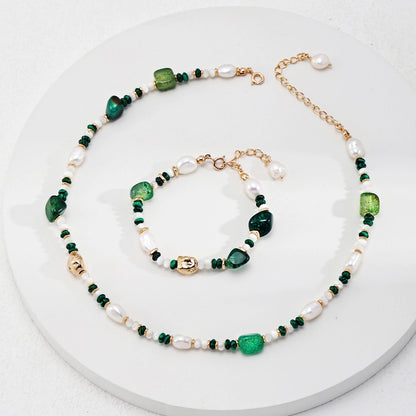 This is a necklace consist of 925 sterling silver with a vintage gold finish, featuring real pearls, malachite, and green agate. The chain is 36cm with a 7cm extender, ensuring it lays beautifully.