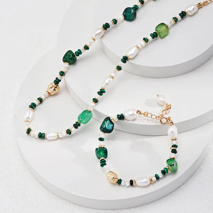 This is a necklace consist of 925 sterling silver with a vintage gold finish, featuring real pearls, malachite, and green agate. The chain is 36cm with a 7cm extender, ensuring it lays beautifully.