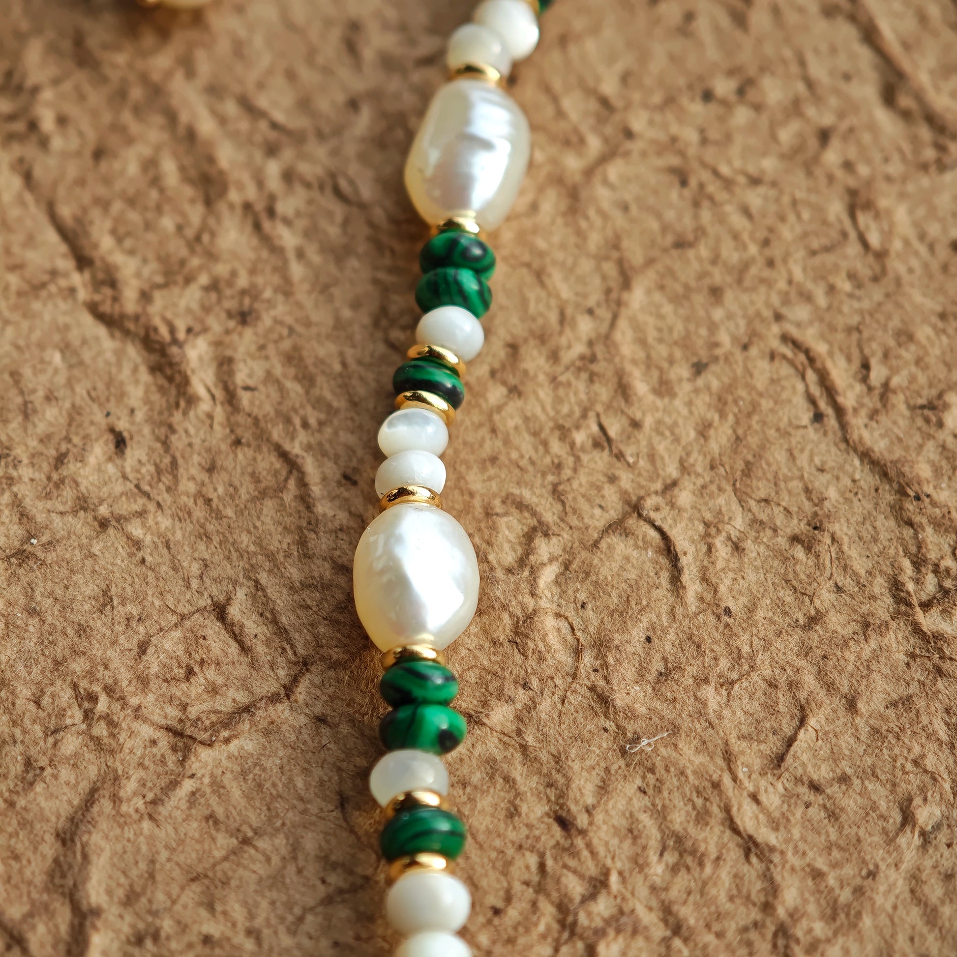 This is a necklace consist of 925 sterling silver with a vintage gold finish, featuring real pearls, malachite, and green agate. The chain is 36cm with a 7cm extender, ensuring it lays beautifully.