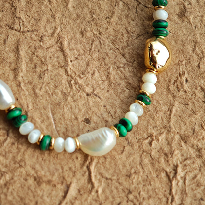 This is a necklace consist of 925 sterling silver with a vintage gold finish, featuring real pearls, malachite, and green agate. The chain is 36cm with a 7cm extender, ensuring it lays beautifully.