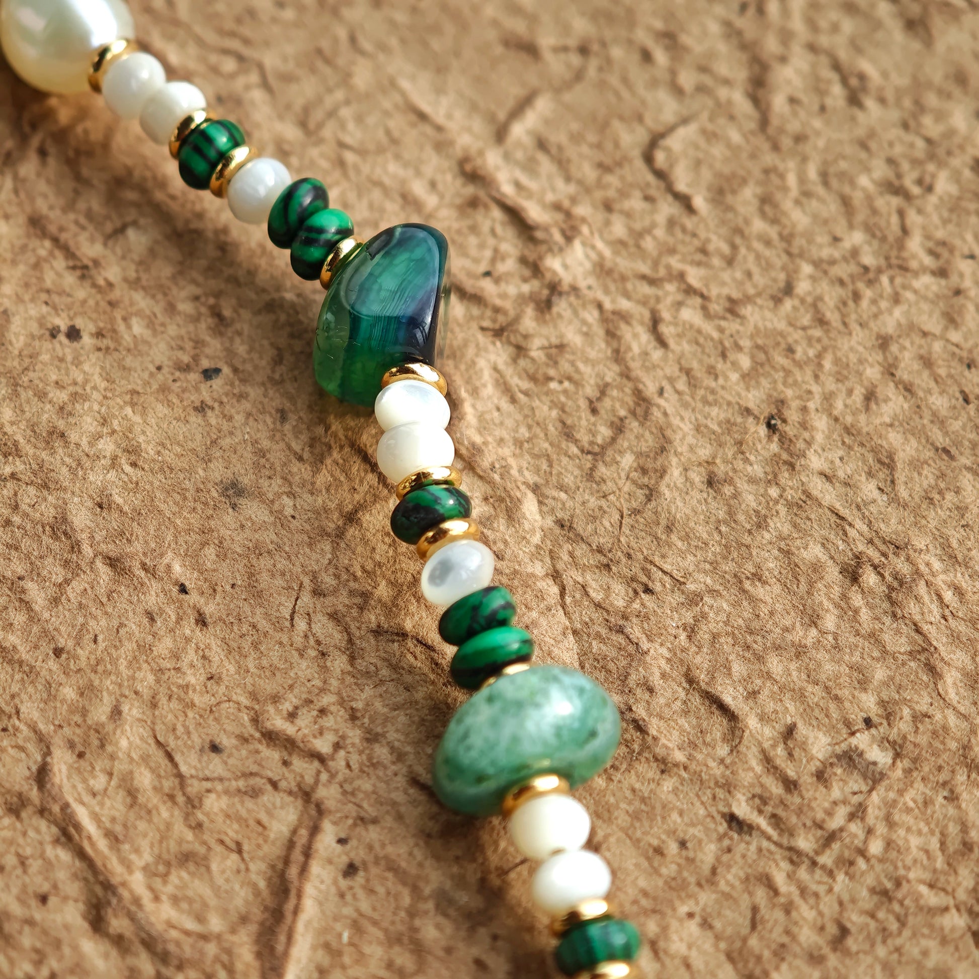 This is a necklace consist of 925 sterling silver with a vintage gold finish, featuring real pearls, malachite, and green agate. The chain is 36cm with a 7cm extender, ensuring it lays beautifully.