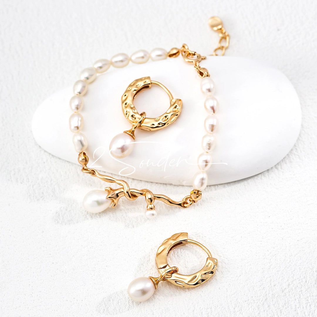 This bracelet is inspired by the romantic concept of "intertwined destiny," the vintage gold color sterling silver gently wraps together like vines. The end of the vines are plated lustrous Freshwater Pearls, symbolizing the beautiful bonds of life.