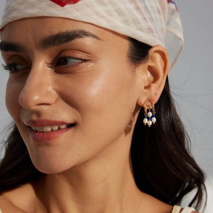 This is a pair of earrings that made of Lapis Lazuli, pearl and sterling silver. It's vintage and elegant.