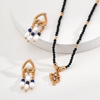 This is a pair of earrings that made of Lapis Lazuli, pearl and sterling silver. It's vintage and elegant.