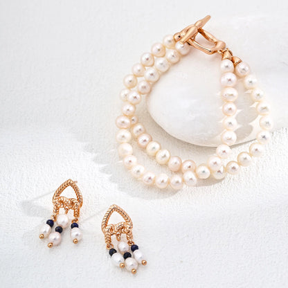 This is a pair of earrings that made of Lapis Lazuli, pearl and sterling silver. It's vintage and elegant.