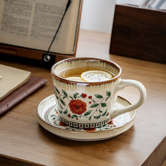 This is a vintage ceramic coffee cup and saucer set with retro floral patterns. The cup capacity is 385ml, and it comes with a saucer. This mid-century inspired ceramic coffee mug set features high-temperature decal floral patterns, kiln-change glaze effects, and elegant gold detailing.