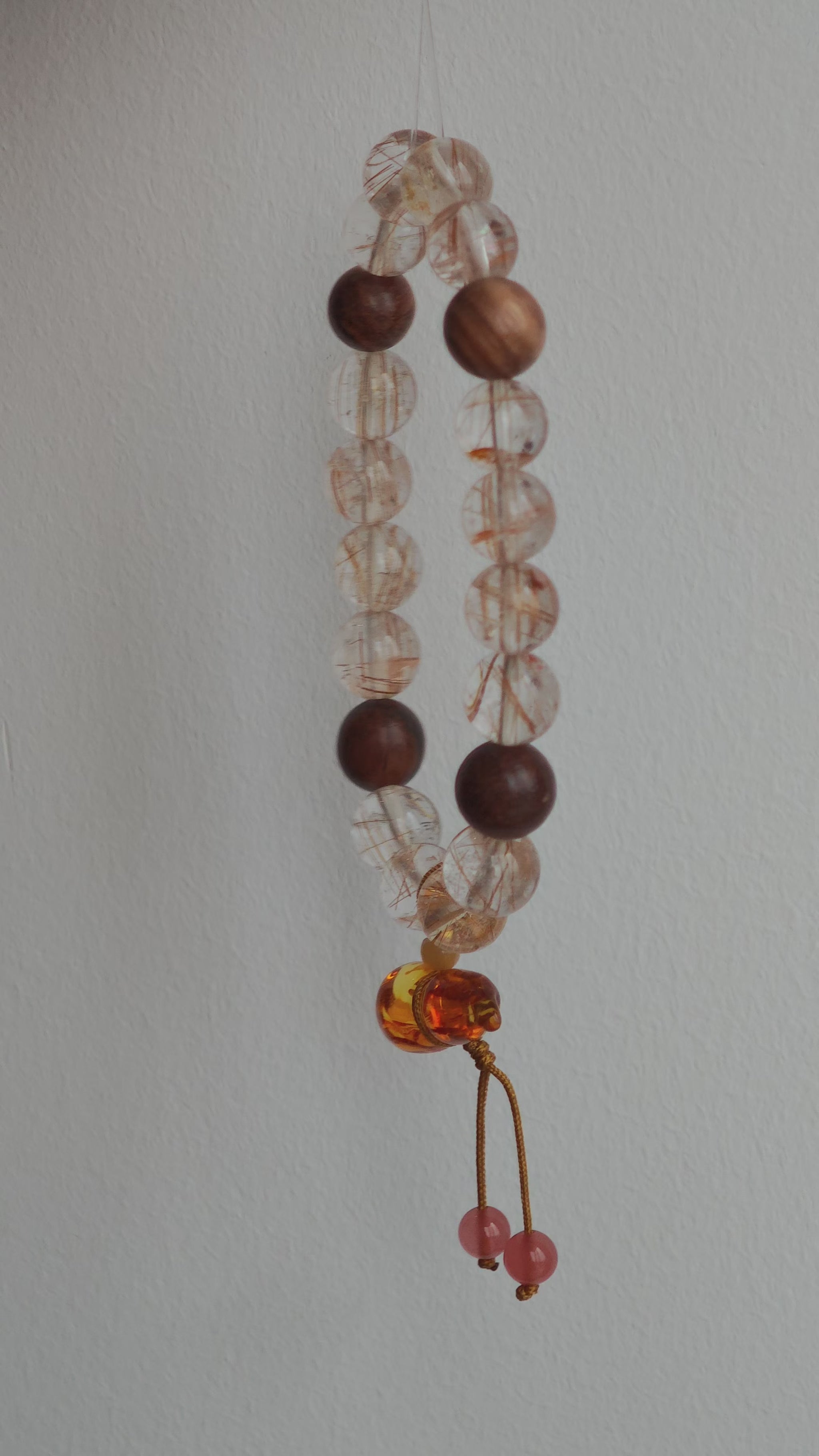 Copper-rutilated sparkle meets grounding agarwood, crowned by a rare Nanhong floral gourd—an amulet for wealth and safety.